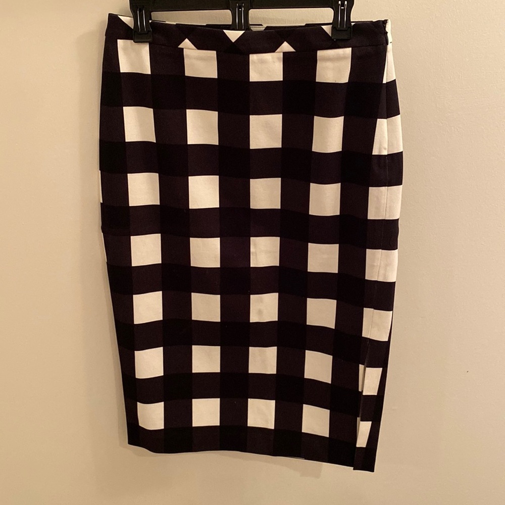 Banana Republic, size 6 Tall, pencil skirt. Black and White Plaid.
